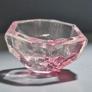 Vitrelux Rose Quarts 4.25" Crystal Bowl,Portland,Oregan US, signed
